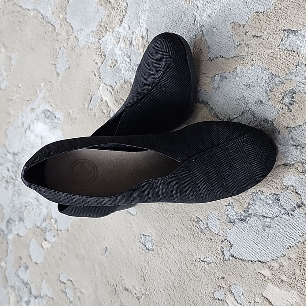 Charleston Shoe Company Black Cape Low Wedge Size 8